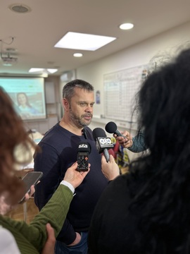 Z novinarji o delu v skupnosti, svincu, duševnem zdravju in alkoholu (4)